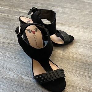 Penny Loves Kenny Black Ankle-Strap T-Strap Heels